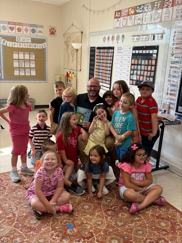 Officer Chris Carter reading to Kindergarten