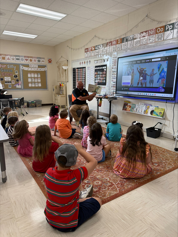 Officer Chris Carter reading to Kindergarten