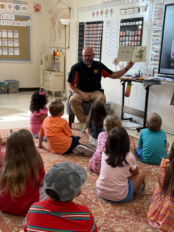 Officer Chris Carter reading to Kindergarten