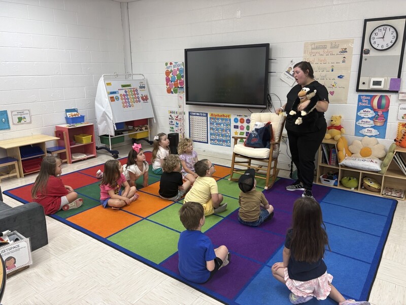 Pre K visit from Zoo Crew