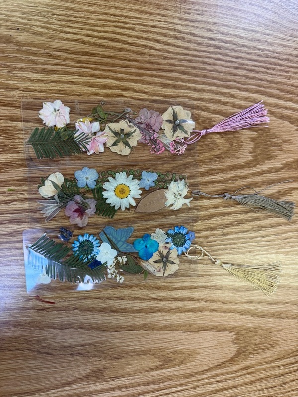 beautiful dried flower bookmarks students created at library