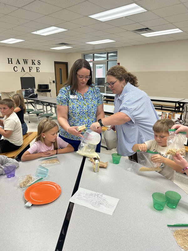 The Farm Bureau Ladies demonstrate making pumpkin pie in a bag.