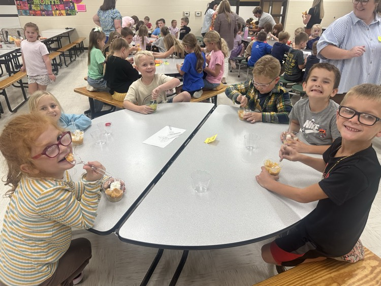 first grade trying pumpkin pie