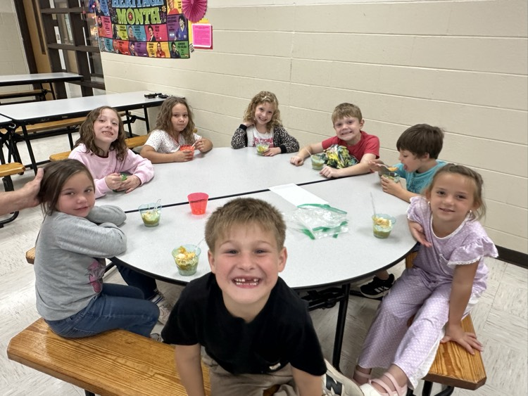 first grade trying pumpkin pie