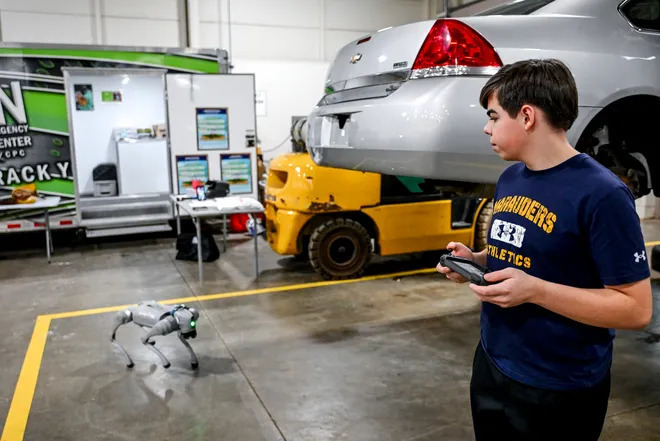 87672283007-251203-eaton-resa-018-a