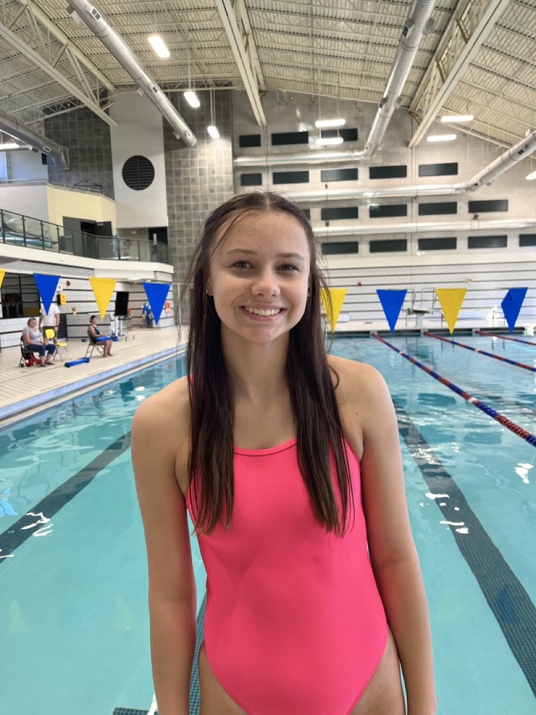 Ayla Young Diving Photo