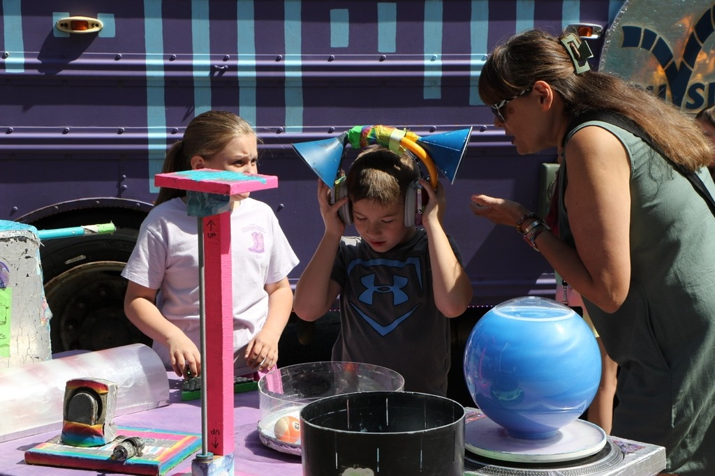 Physics Bus At OES