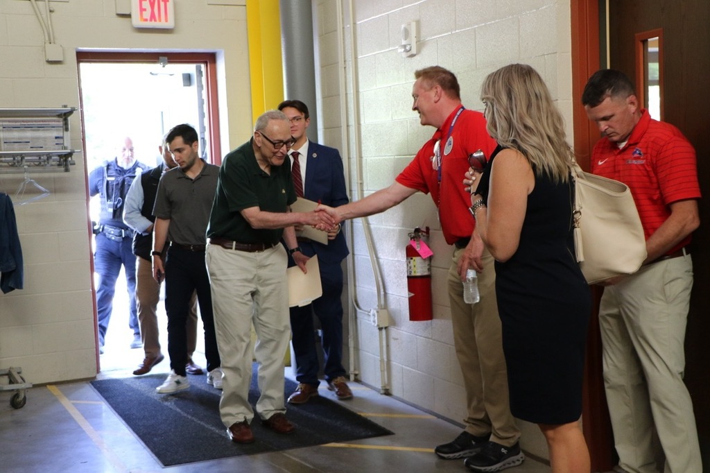 Schumer Visits OACSD