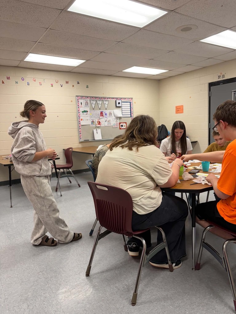 Mentor Erica Mason led a painting project in the high school FMD room today. Students created beautiful pictures using their handprints!