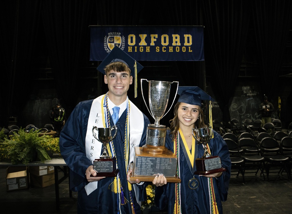 2026 Oxford Cup winners, holding the Oxford Cup