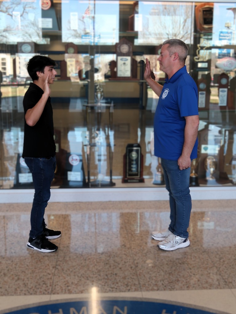 a student being sworn in to the Army National Guard
