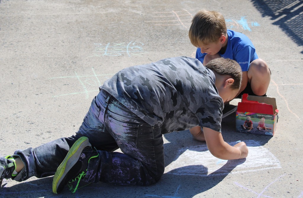 Luray Elementary Visits Luray High School Food For America Event