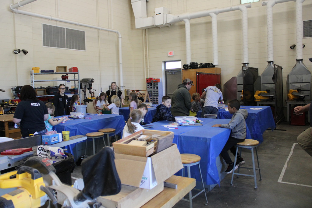 Luray Elementary Visits Luray High School Food For America Event