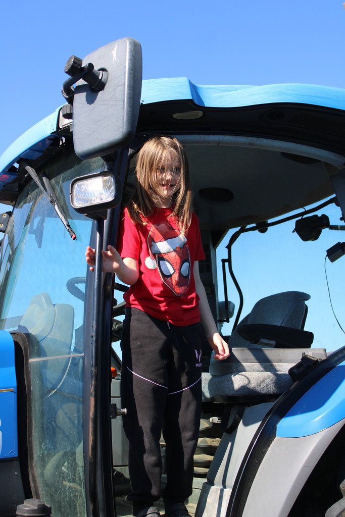 Luray Elementary Visits Luray High School Food For America Event