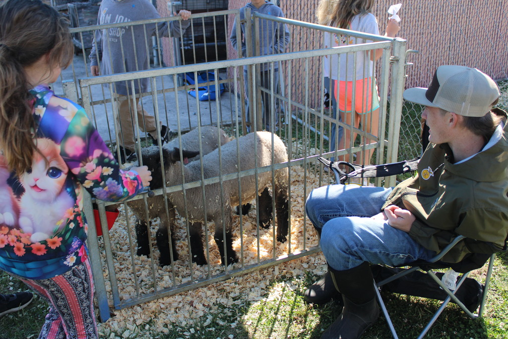 Luray Elementary Visits Luray High School Food For America Event