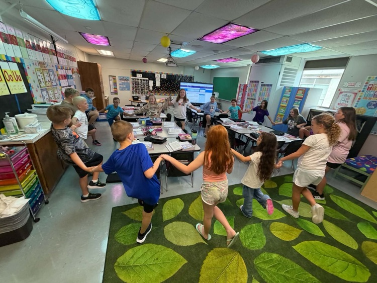 children in a circle