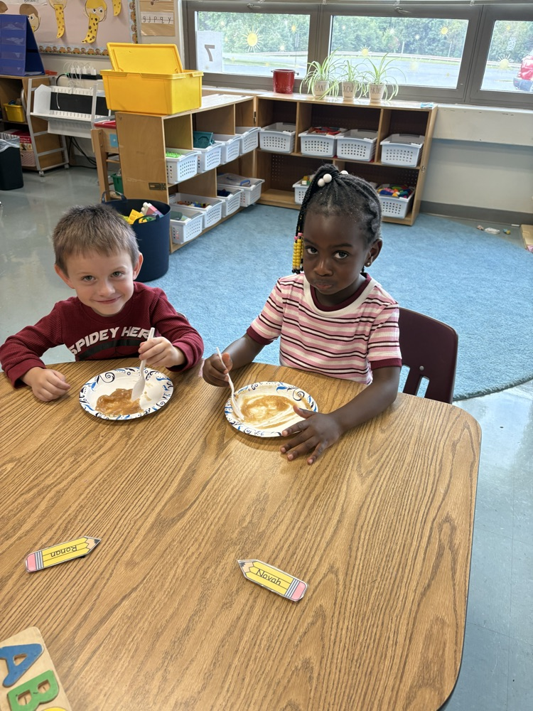kids eating homemade apple sauce