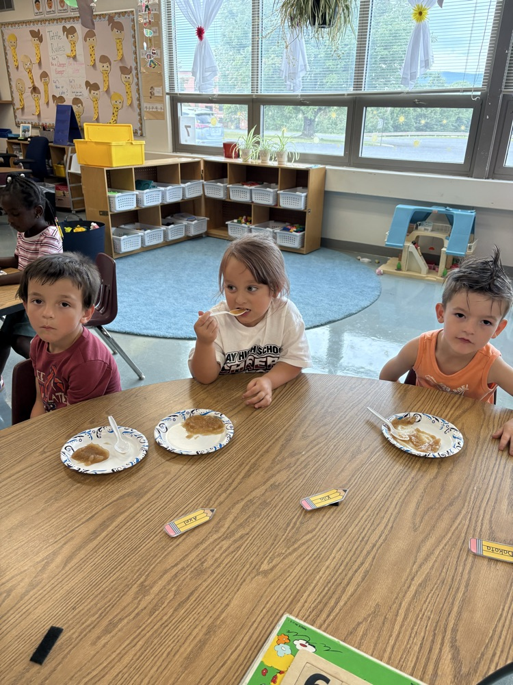 tasting applesauce