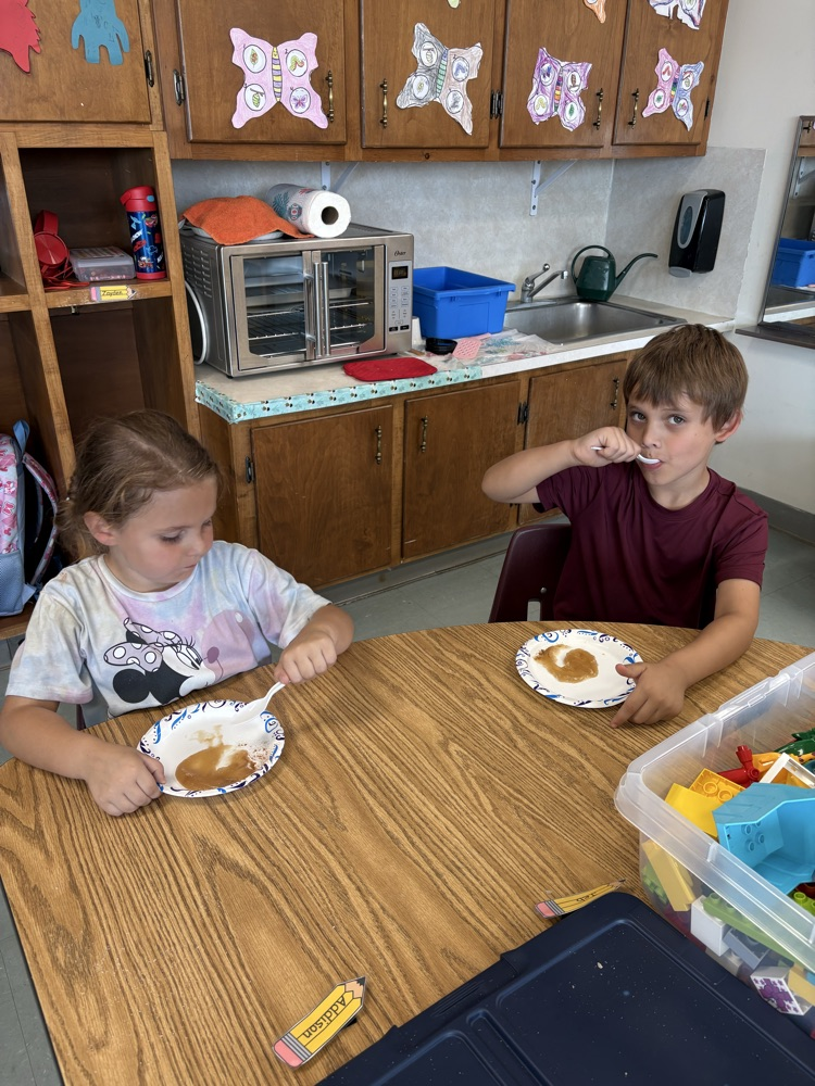 kids tasting their homemade applesauce