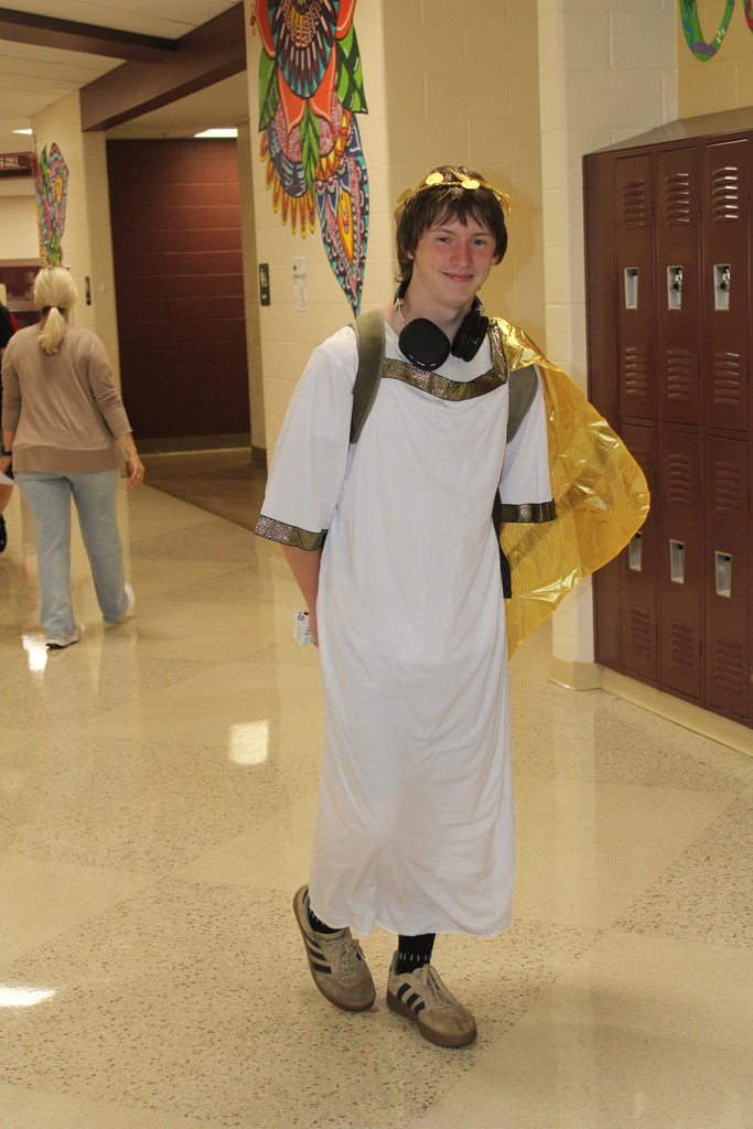Luray High School students dress in class colors and seniors in togas