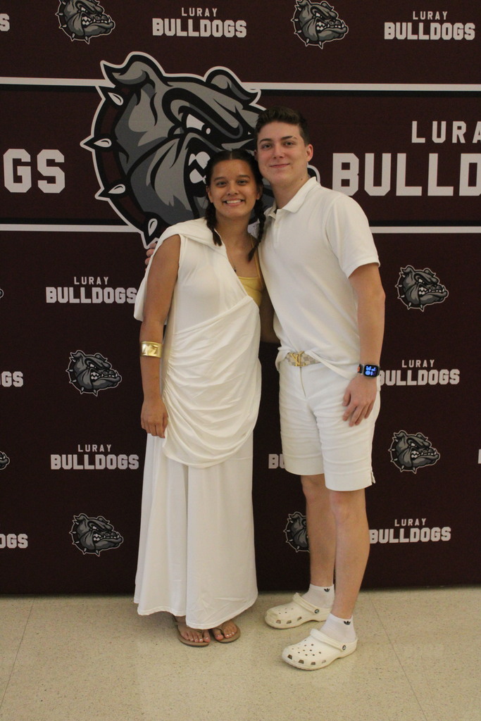 Luray High School students dress in class colors and seniors in togas