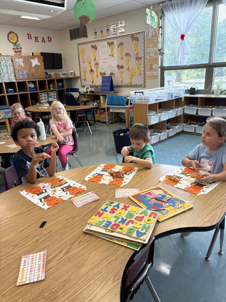 kids at pizza party