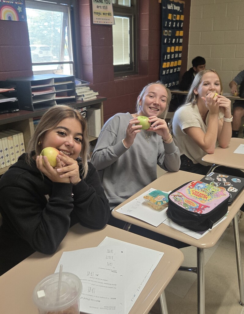 Students enjoy apples for annual Crunch Heard 'Round the Commonwealth