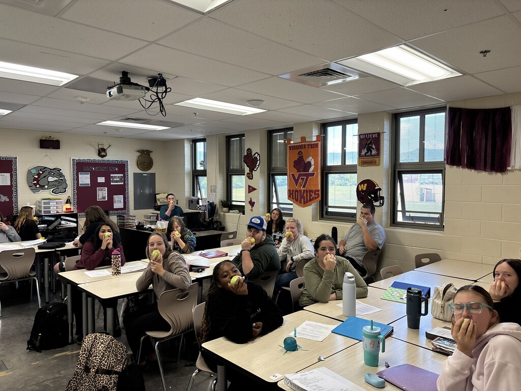 Students enjoy apples for annual Crunch Heard 'Round the Commonwealth