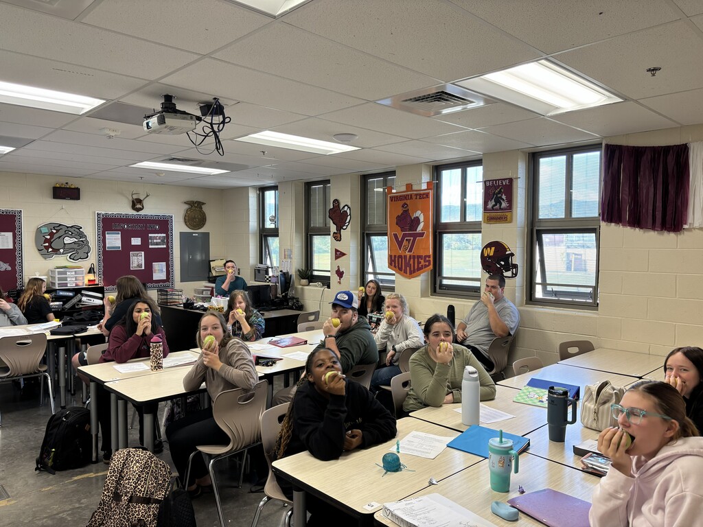 Students enjoy apples for annual Crunch Heard 'Round the Commonwealth