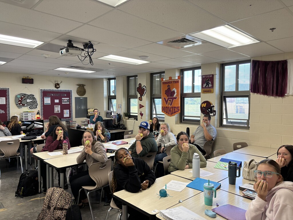 Students enjoy apples for annual Crunch Heard 'Round the Commonwealth