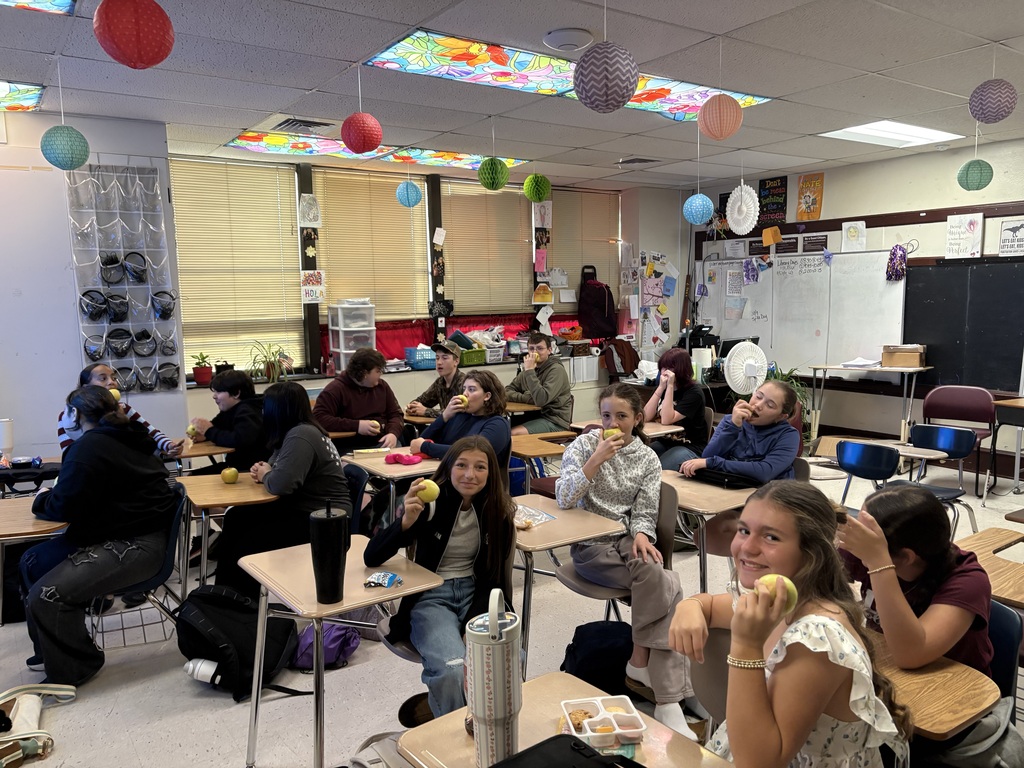 8th graders enjoying their apples