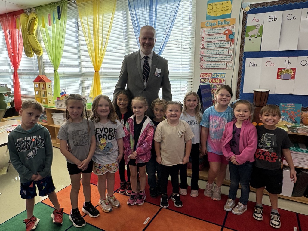 Dr. Huber with Mrs. Plum's Kindergarten class