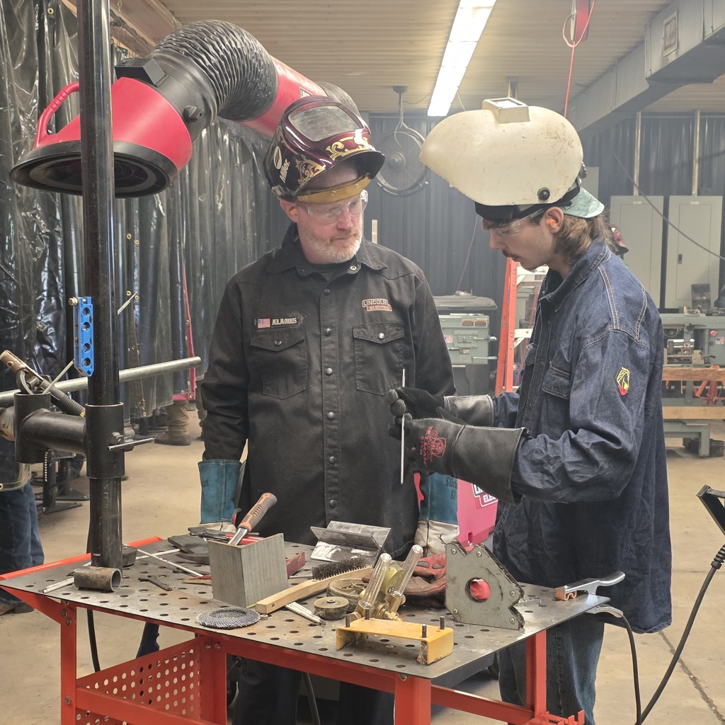 Dr. Huber visits PCTC welding I class.