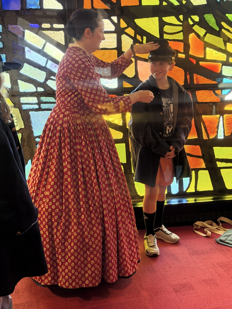 kids dressed in civil war era clothes 