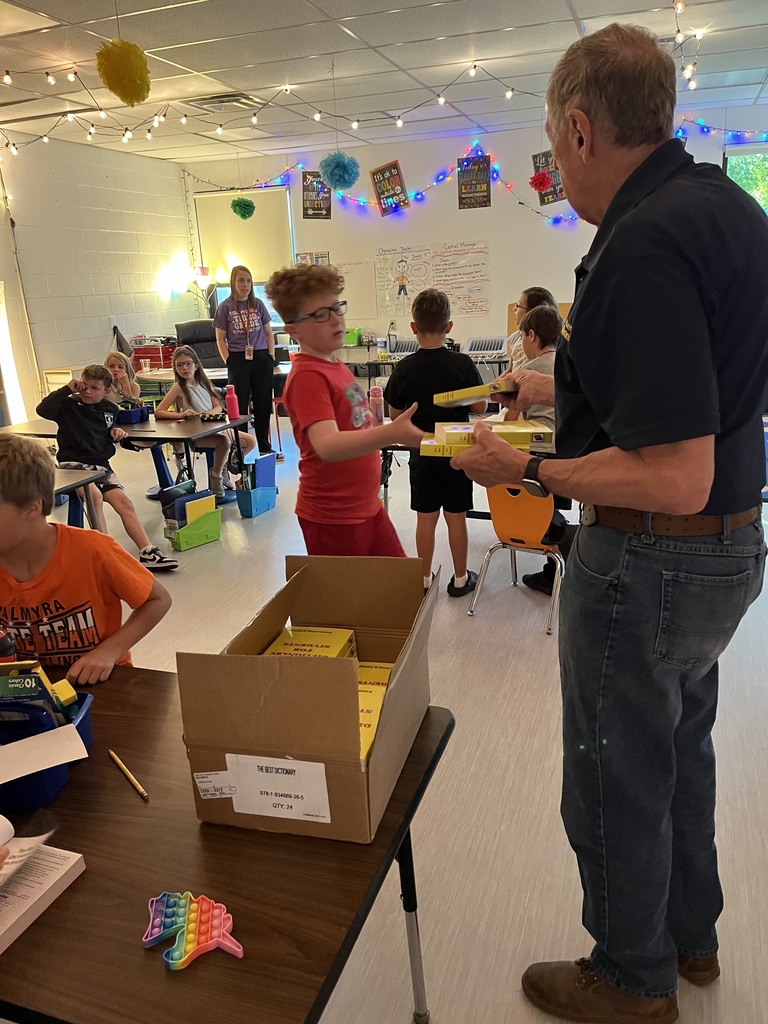 Kiwanis handing out dictionaries in 3rd grade