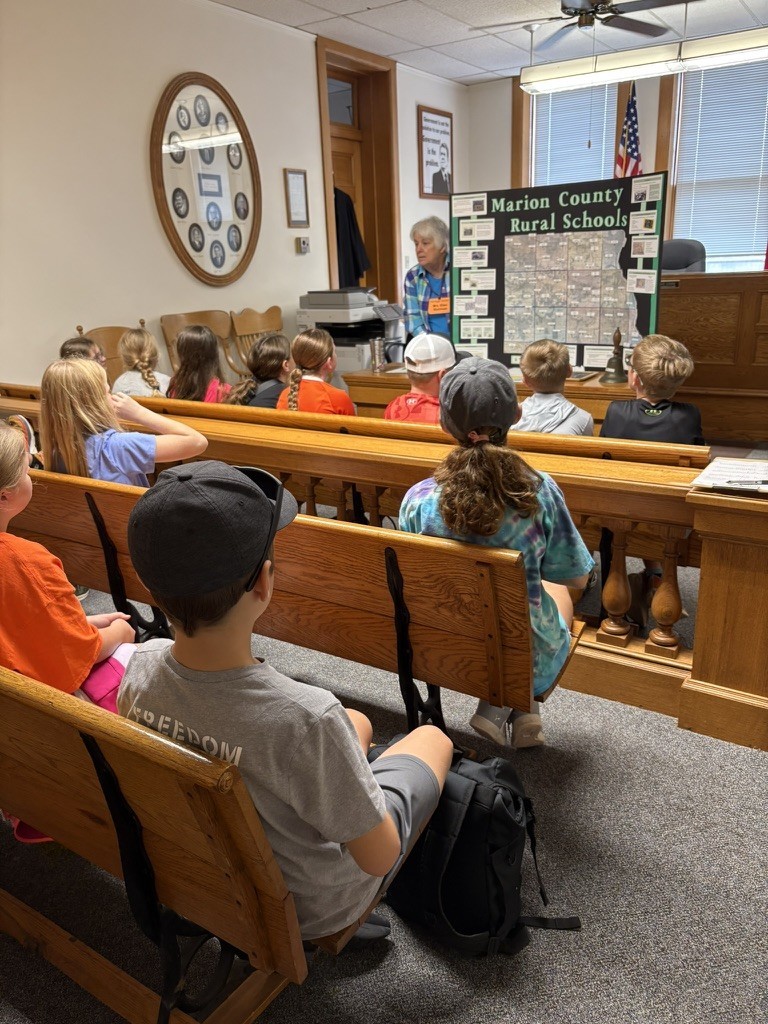 Palmyra Middle School 5th graders take a tour of Palmyra historical sites