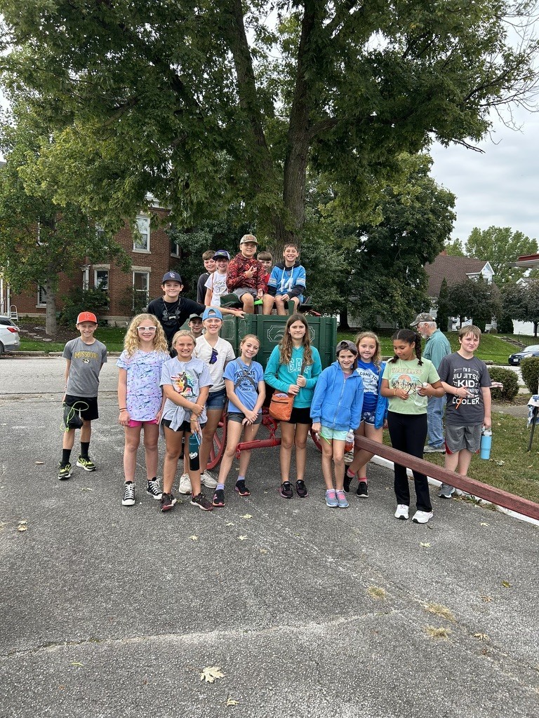 Palmyra Middle School 5th graders take a tour of Palmyra historical sites