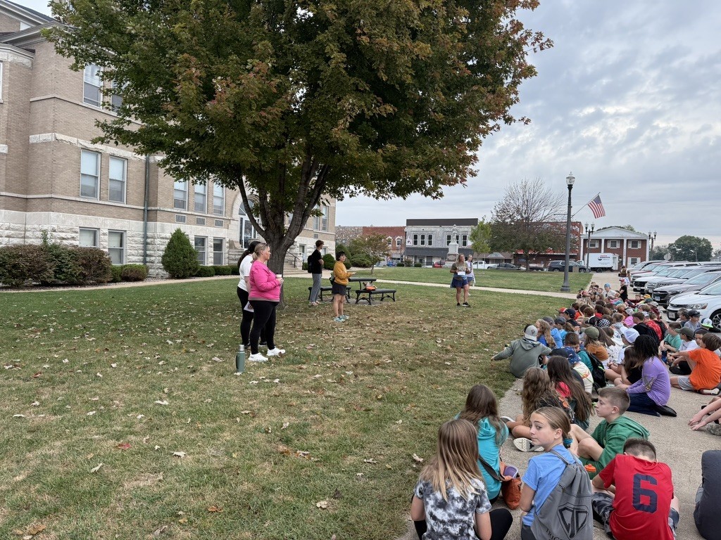 Palmyra Middle School 5th graders take a tour of Palmyra historical sites