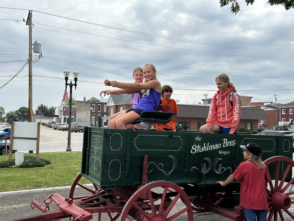 Palmyra Middle School 5th graders take a tour of Palmyra historical sites