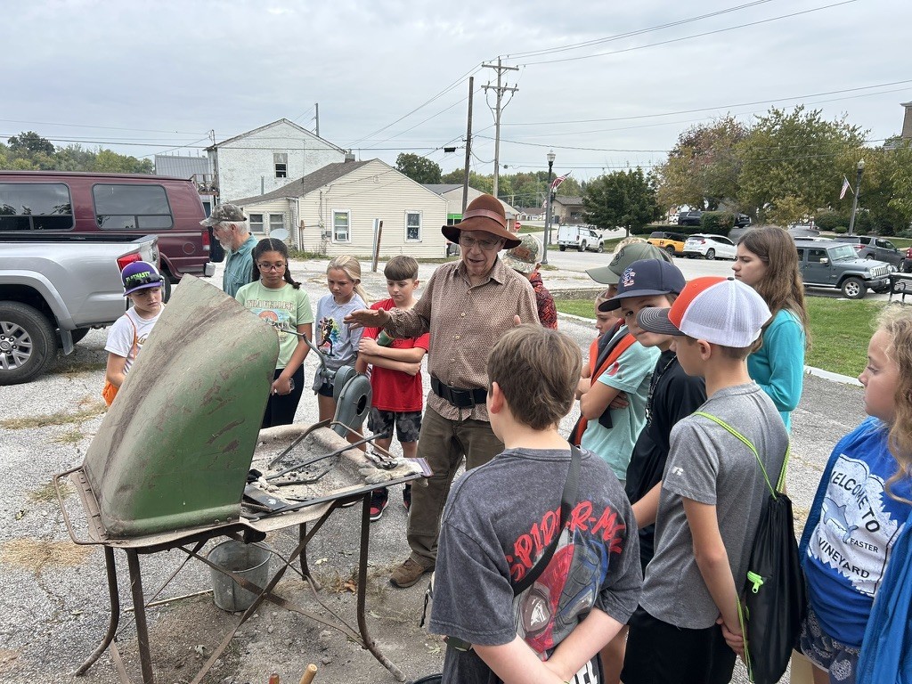 Palmyra Middle School 5th graders take a tour of Palmyra historical sites