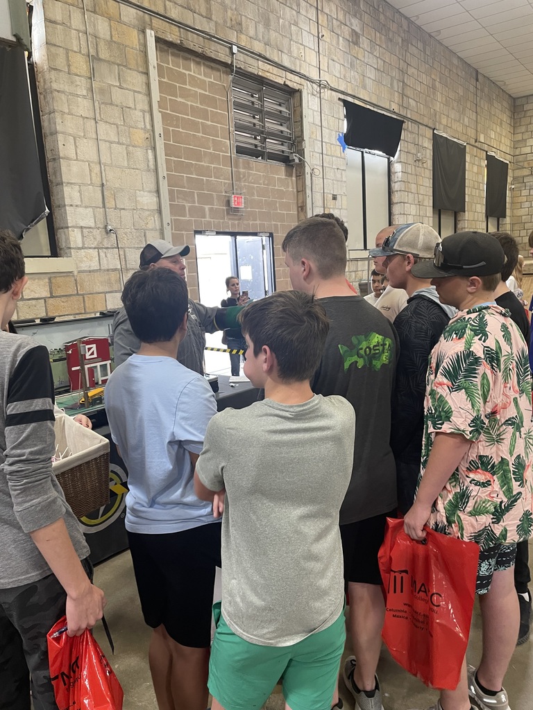 8th grade students attend career expo in Hannibal