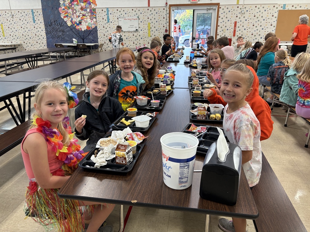 PES Students eating breakfast on Homecoming morning