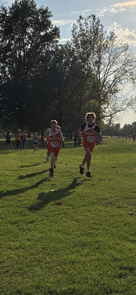 Middle School Cross Country Runners at final meet in Monroe City