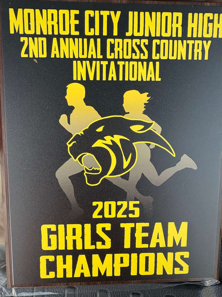 Middle School Cross Country Runners at final meet in Monroe City