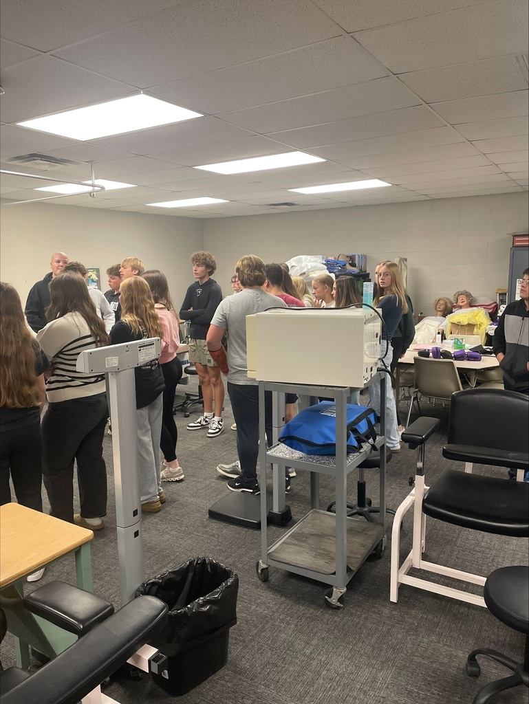 8th grade students visit HCTC