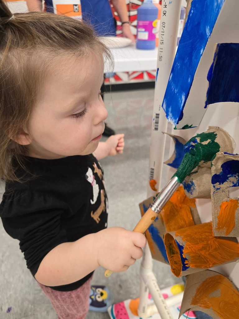 PAT messy play night, kids playing