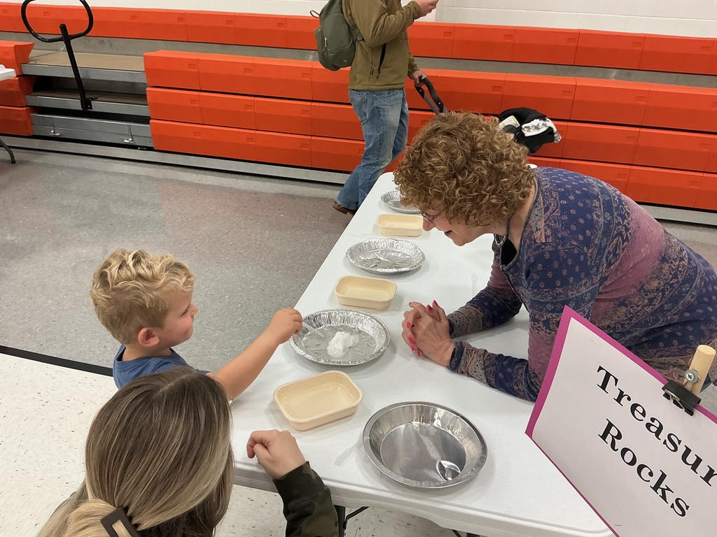 PAT messy play night, kids playing