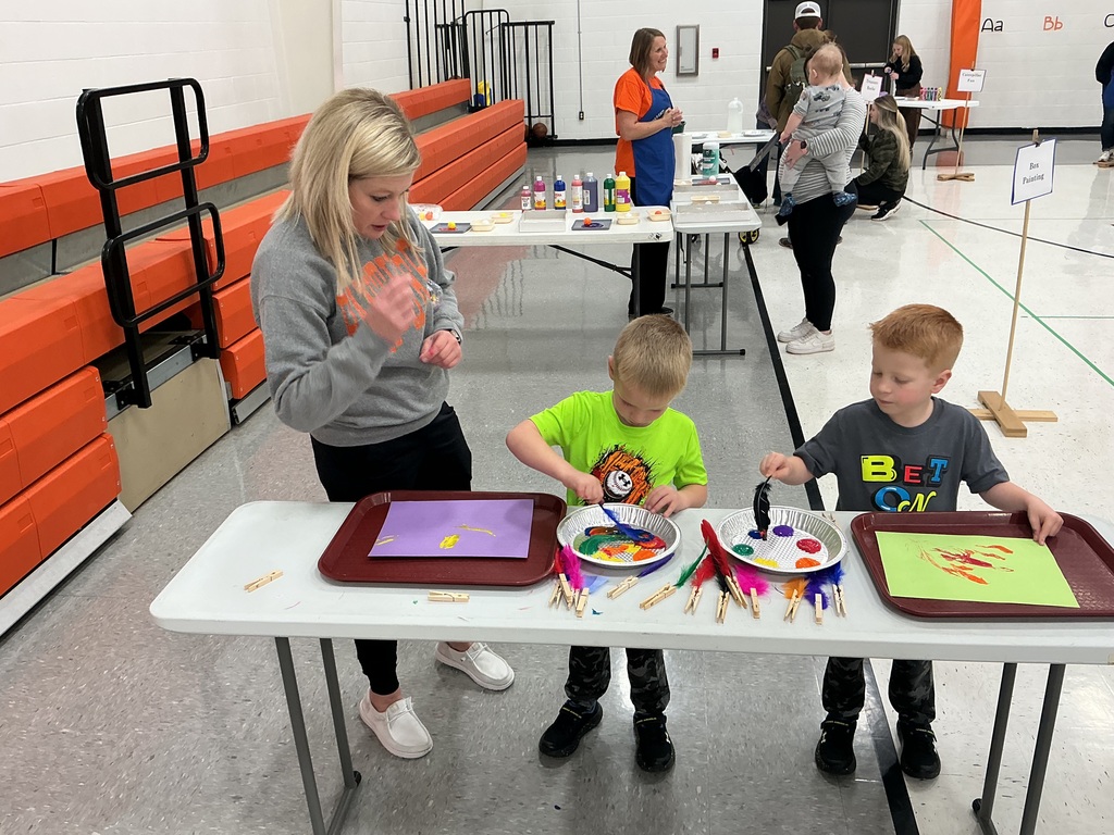 PAT messy play night, kids playing