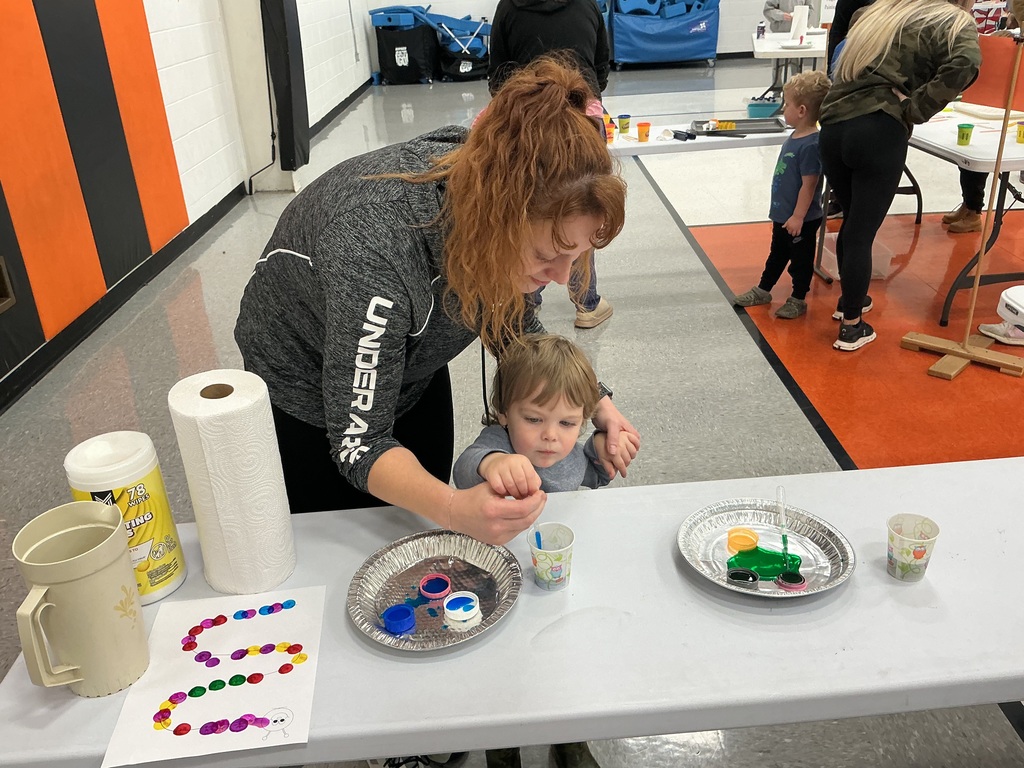 PAT messy play night, kids playing