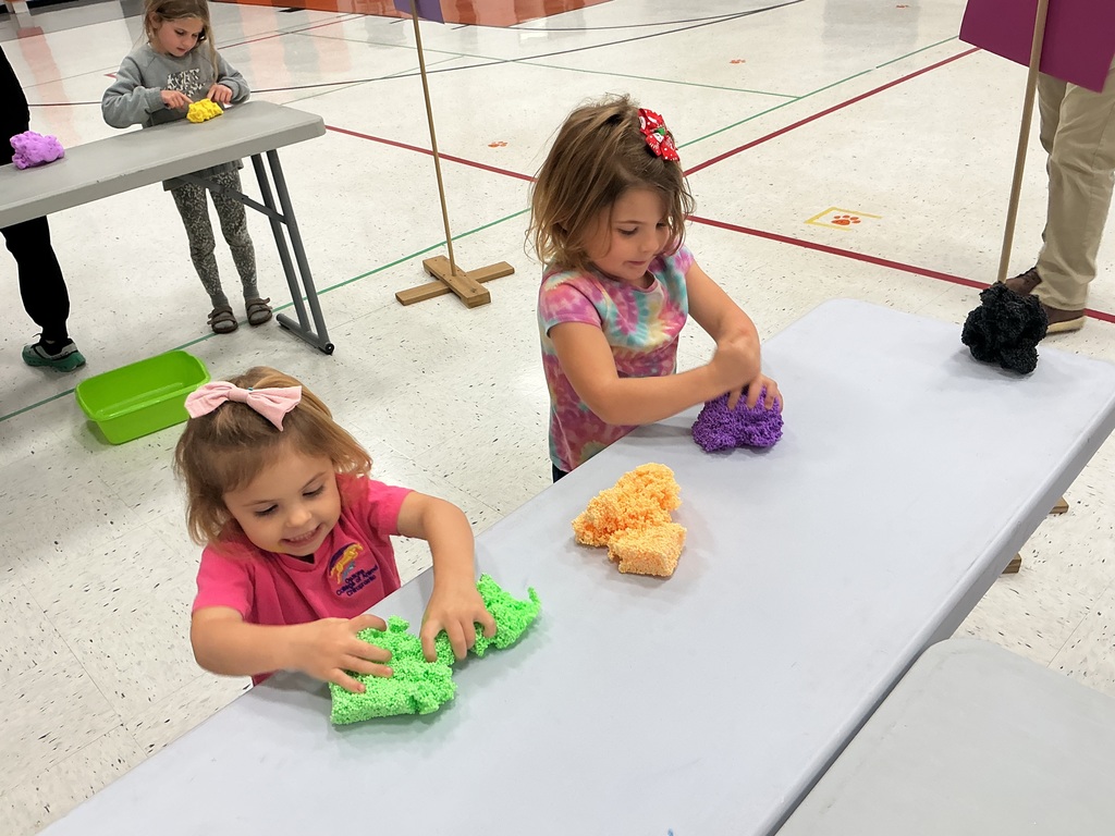 PAT messy play night, kids playing